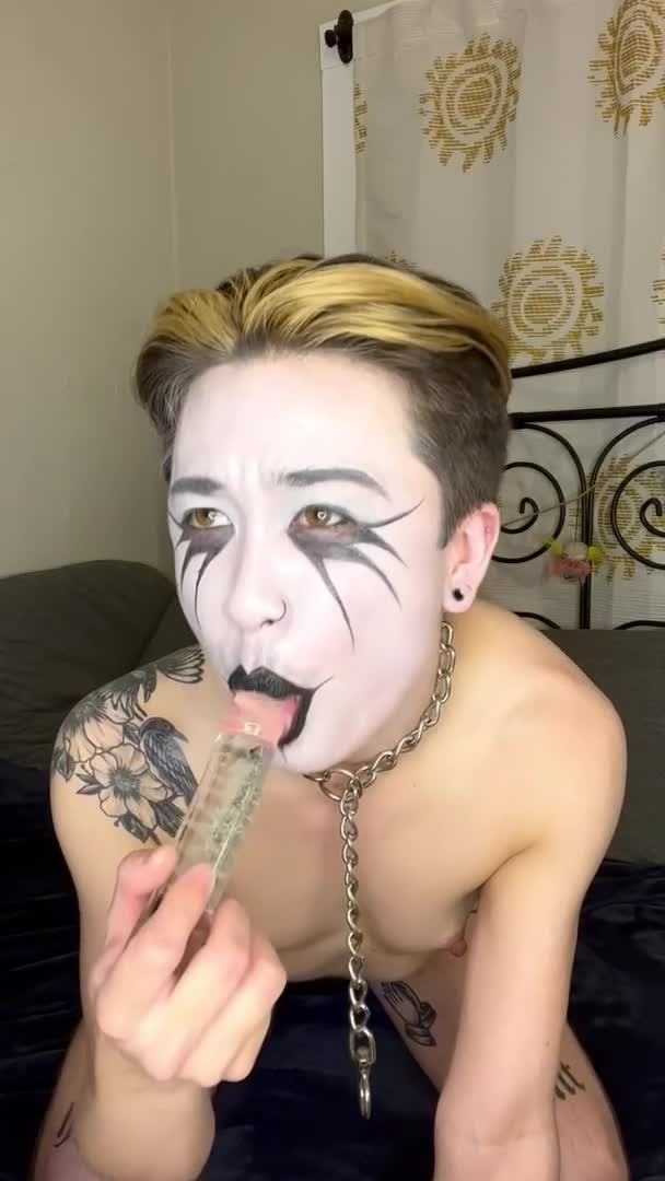 mess up my clown makeup while I make a mess of you ;)
